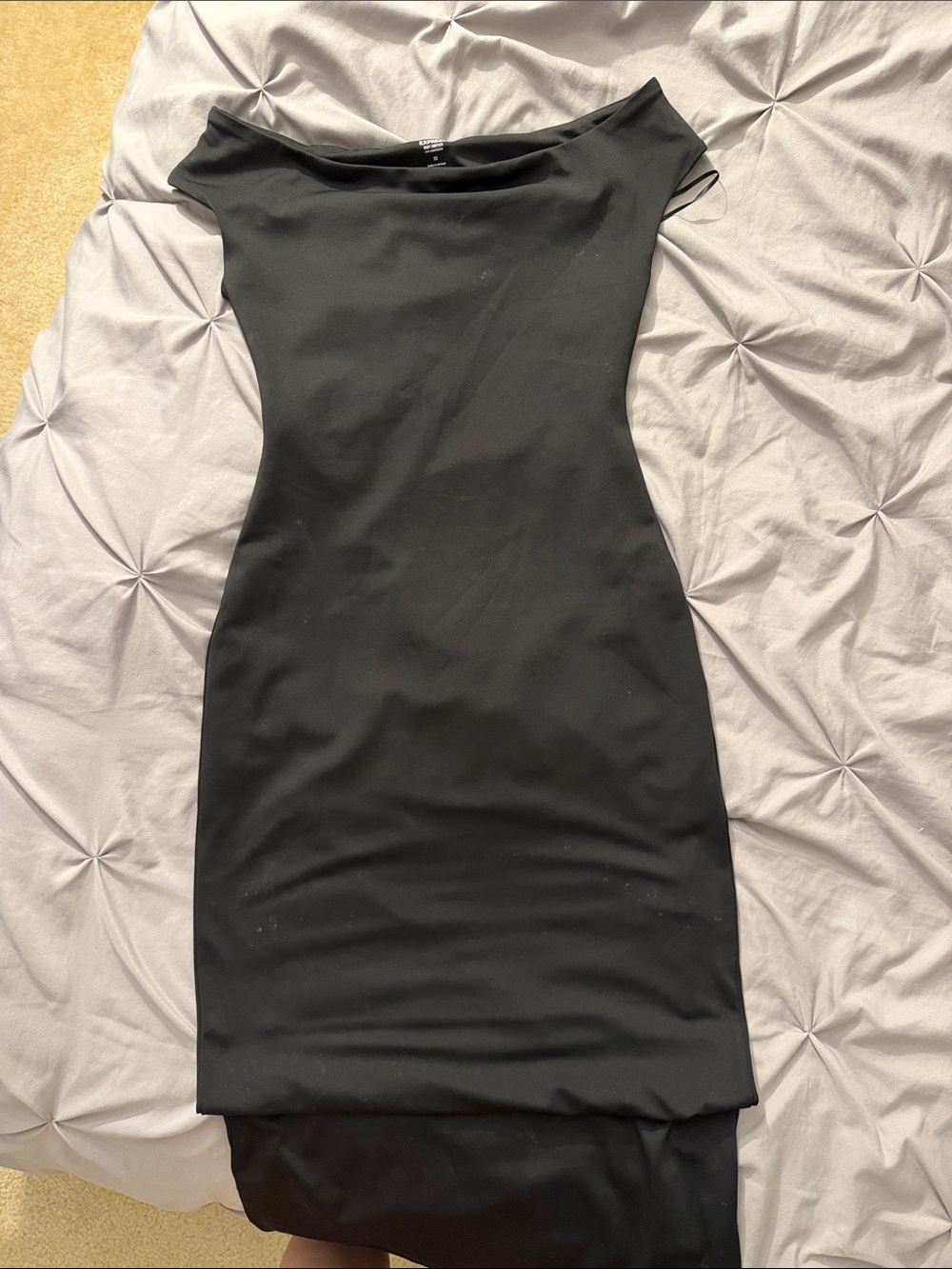 Express Contour Maxi Black Dress - Sleek Off-Shoulder Design